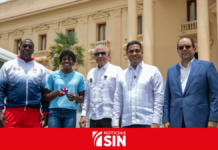 Entregan autobús a la Fundación Creando Sonrisas Eternas presidida Marileidy Paulino