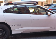 Waymo tiene a miles de coches autónomos circulando por Estados Unidos. Y también miles de dólares en multas de aparcamiento