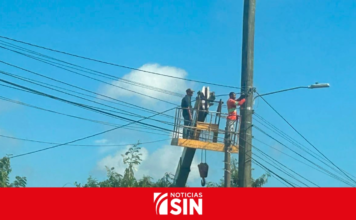 Dos detenidos mientras realizaban conexiones eléctricas ilegales en Los Alcarrizos