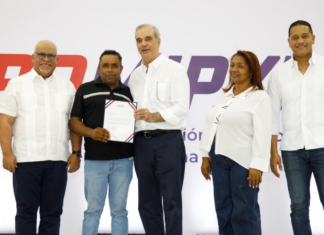 Presidente Abinader entrega RD 85 millones a 400 microempresarios y anuncia ampliación del Programa “Tu Firma es tu Garantía”