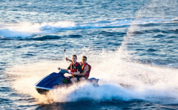 El Mar Menor se ha encontrado con una polémica inesperada: 30.000 firmas para prohibir las motos de agua