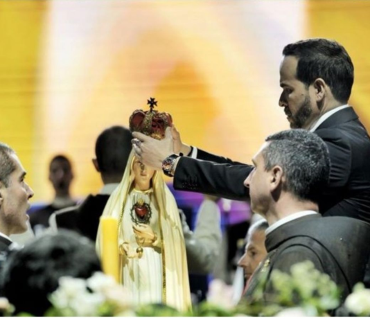 La velatón que borró la línea entre Cristo y el gobierno de De la Espriella