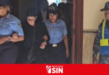 “¡Asesinos!”, le vociferan a los hermanos Espaillat al regresar a sala de audiencia por caso Jet Set