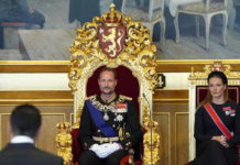 Haakon VIII jura como rey de Noruega con la ausencia de su esposa