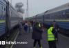 Rusia ataca un tren ucraniano poco después de que Boris Johnson y altos funcionarios europeos abandonaran la estación