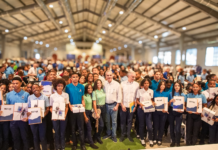 Presidente Luis Abinader sostiene encuentro con 450 estudiantes de escuelas públicas y privadas, dialoga con jóvenes de comunidades apartadas de San Cristóbal y reafirma compromiso con su desarrollo