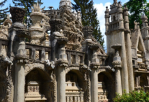 En 1879, un cartero empezó a recoger las piedras que aparecían en su camino: 33 años después, su jardín albergaba un descomunal palacio