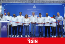 Presidente Luis Abinader y ministro Kelvin Cruz entregan moderno techado multiuso en El Carril, Haina