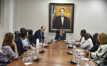 Diputados piden explicaciones al director del INABIE sobre alimentación escolar y contrataciones
