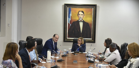 Diputados piden explicaciones al director del INABIE sobre alimentación escolar y contrataciones
