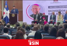 Senado reconoce trayectoria pastoral y educativa de monseñor De la Rosa y Carpio