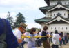 Japón necesitaba mover un castillo de 360 toneladas y decidió no desmontarlo. 1.800 personas han tirado de él con cuerdas y rodillos