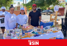 Emprendedores exhiben productos y proyectos en feria de Santo Domingo Oeste