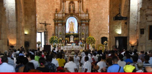 Feligreses acuden a las iglesias por el Día de las Mercedes