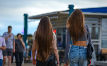 Organizan en Barcelona la primera fiesta para gente alta. Altura mínima obligatoria: 1,82 m
