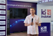 Presidente del Indotel recorre varios estands e invita a la ciudadanía a visitar la Feria del Libro 2026