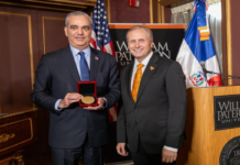 Presidente Luis Abinader recibe la Medalla Presidencial de William Paterson University, el más alto honor otorgado por esa casa de estudios