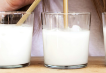 La invención de la leche de vaca: cómo la industria láctea nos metió con calzador "un vasito de leche diario" a finales del XIX