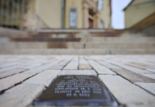 La prohibición en una localidad de Alemania de los "adoquines de la memoria" del Holocausto genera indignación