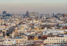 En España se vende menos vivienda hoy que hace un año. Ni eso ha evitado que el metro cuadrado se dispare a más de 2.100 euros