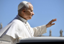 El papa pide a los fieles que recen en octubre el rosario para que cesen las guerras