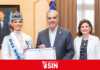 Abinader recibe en el Palacio Nacional a Miss Mundo 2026, Joheirry Mola