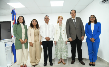 Ministro de Salud muestra a directora de Asuntos Globales de EEUU avances y servicios del sistema sanitario dominicano