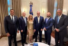 Presidente Abinader recibe en el Palacio Nacional al doctor Ramón Tallaj y destaca su trayectoria