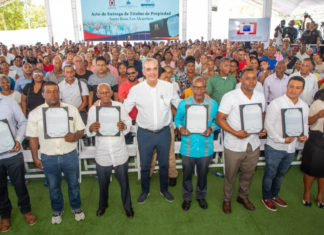 Presidente Abinader entrega 1,750 títulos de propiedad en Los Alcarrizos que benefician a unas 7,000 personas de los sectores Santa Rosa, La Esperanza, La Unión, El Tamarindo y El Progreso I y II
