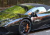Londres tiene un problema con los Ferrari y Lamborghini extranjeros que aparcan donde les da la gana: el 99% de las multas no se pagan