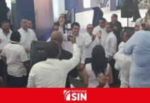 David enciende la convención del PRM a su llegada