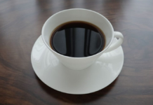Una taza de café después del almuerzo puede mejorar la concentración durante la tarde