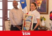 Reconocen a Carolina Mejía como embajadora del larimar dominicano
