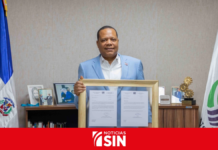 Eddy Alcántara recibe comunicación de reconocimiento