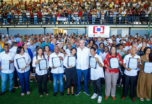 Presidente Luis Abinader entrega 1,500 títulos que dan seguridad jurídica a 6,000 personas en El Almirante II