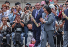 Keiko Fujimori recibe en Palacio al Señor de los Milagros, la imagen más venerada de Perú