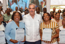 Presidente Luis Abinader entrega 2,200 títulos en Villa Altagracia, en beneficio de 10,000 personas