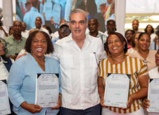 Presidente Luis Abinader entrega 2,200 títulos en Villa Altagracia, en beneficio de 10,000 personas