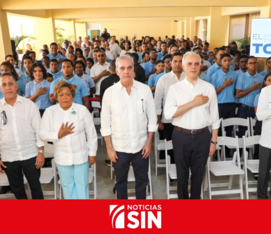 Presidente inaugura ampliación del Centro Educativo San Vicente de Paúl en Los Mina