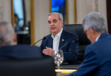 Presidente Luis Abinader mantiene a raya el alza de combustibles y absorbe hasta 200 pesos por galón en el transporte