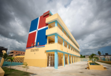 Presidente Luis Abinader inaugura dos escuelas básicas que recibirán más de 1,400 estudiantes en Cancino Adentro y Los Guaricanos