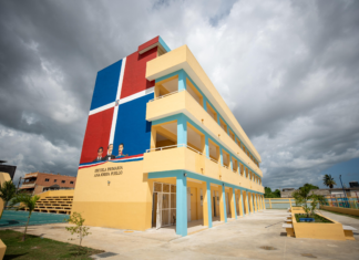 Presidente Luis Abinader inaugura dos escuelas básicas que recibirán más de 1,400 estudiantes en Cancino Adentro y Los Guaricanos