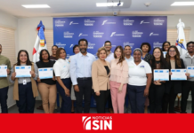 ProCompetencia capacita a 13 empleados en lengua de señas