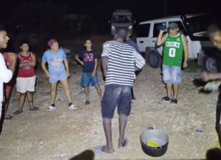 Del naufragio al baile: vecinos de Santiago de Cuba acogen a cinco pescadores haitianos tras cinco días a…