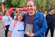 Melba Grullón entrega al ministro de Salud su libro «Inteligencia para sanar»