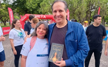 Melba Grullón entrega al ministro de Salud su libro «Inteligencia para sanar»