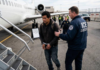 Pésimas noticias para inmigrantes | ICE estaría preparando deportaciones de estos indocumentados latinos a países del otro lado del mundo
