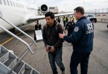 Pésimas noticias para inmigrantes | ICE estaría preparando deportaciones de estos indocumentados latinos a países del otro lado del mundo