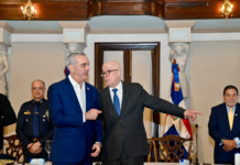 Abinader revela que Roberto Santana tiene cáncer y pide orar por su salud