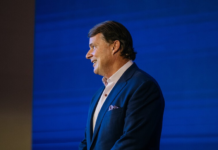 "Ya es demasiado tarde": el CEO de Ford cree que Europa ha perdido la batalla contra los coches chinos y avisa a EEUU de que no cometa el mismo error